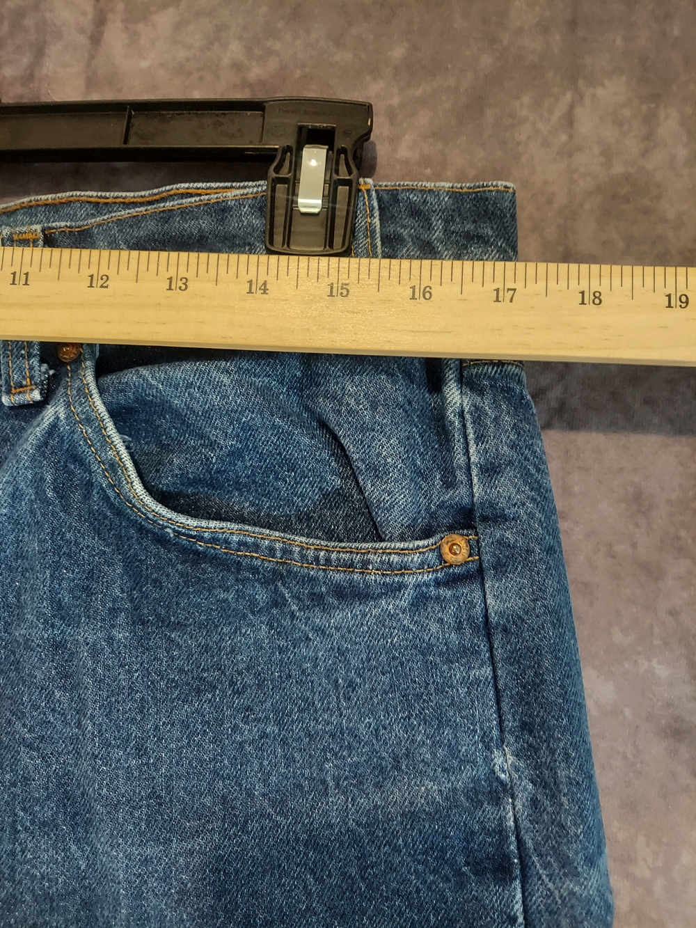 Levi’s 505 Regular Fit Men’s Jeans 36x32 Straight Leg Medium Wash Denim GUC - Picture 6 of 12